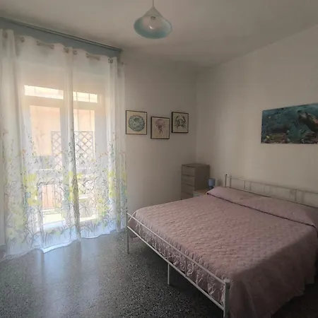 Gasthuis Cerulean Harbour - Wifi, Ac, 5 Minutes From The Beach, Parking, Terrace, Air Conditioning
